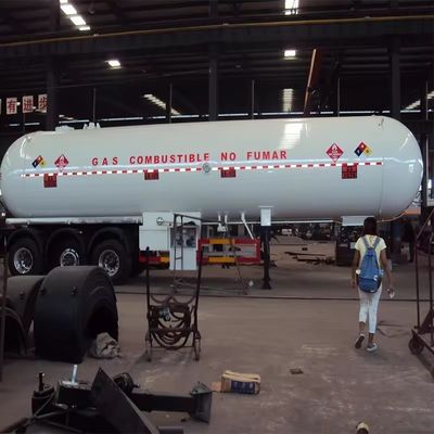 13000x2500x3600mm Camión pesado de 3 ejes Contenedor de GNL Cisterna remolque para el transporte de gas